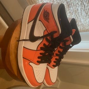 Air Jordan 1 mid SE “Turf Orange”